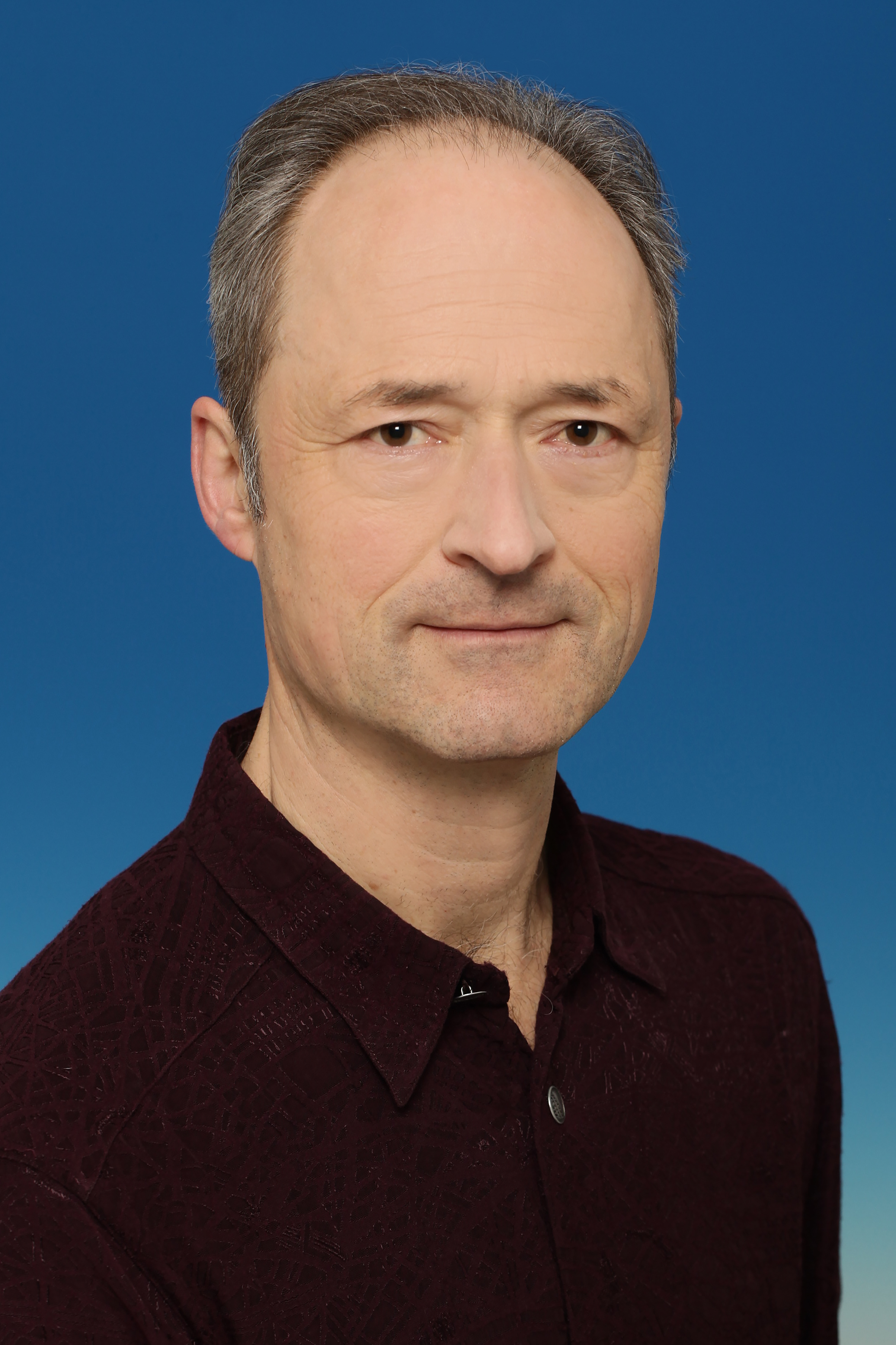 Dr. Stefan Strauß. Dr. Stefan Strauß.